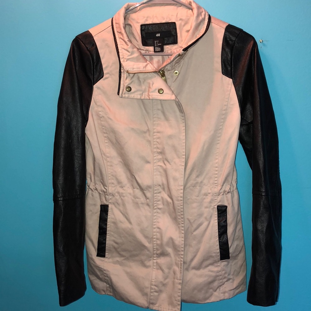 Cream jacket with leather sleeves/pockets